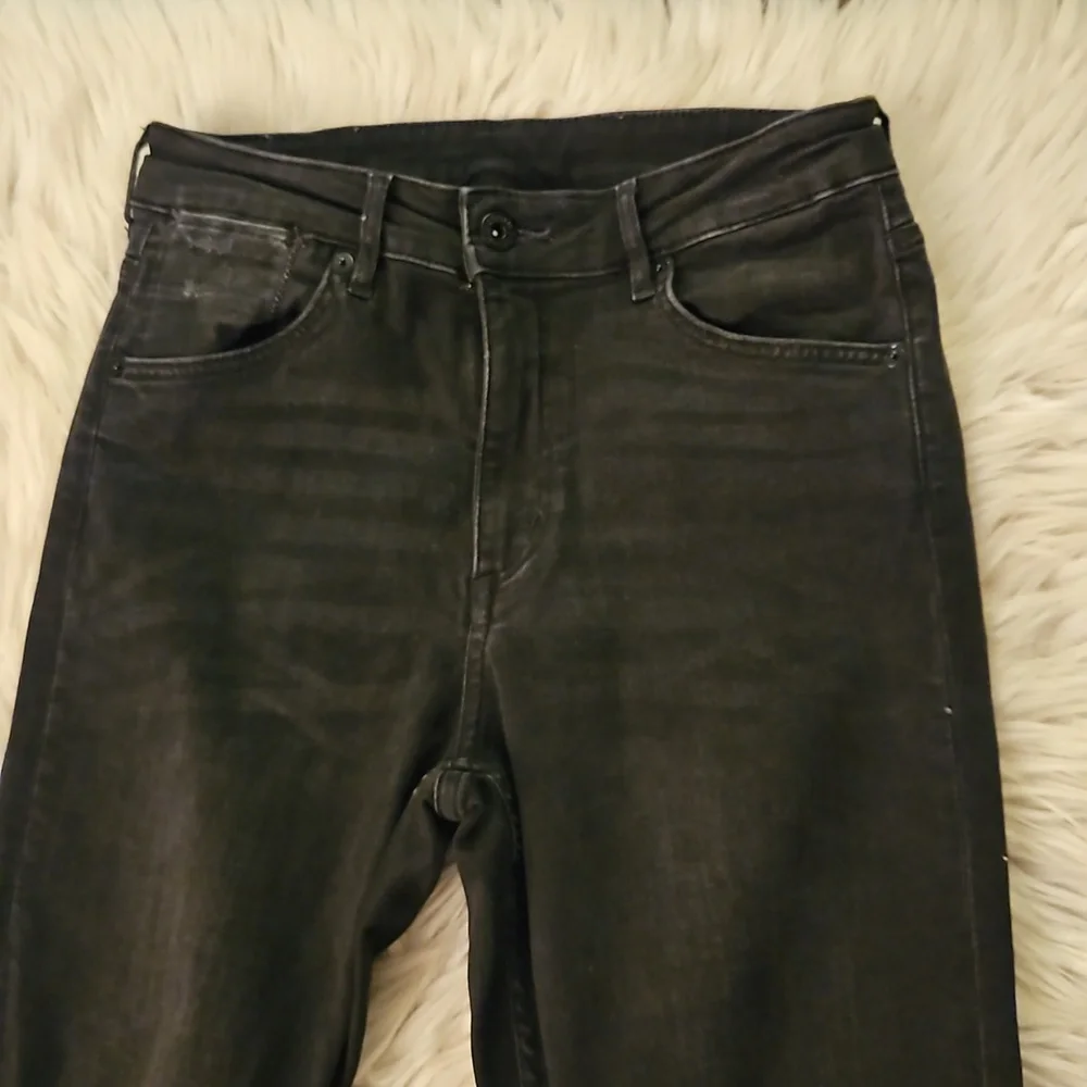~~H&M High-Waisted Skinny Jeans – Black Ripped Denim, Size 29/32~~